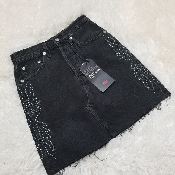 NWT Levi's Black denim skirt with studs - Picture 1 of 4